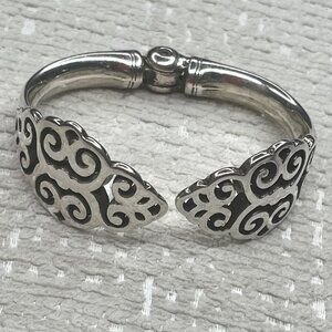 Elegant Silver Swirl Bracelet